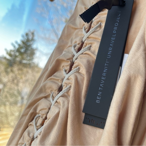 Unravel: Nude Lace Up Bodysuit Ben Taverniti Project Resort 19 (on Bella Hadid) - Picture 11 of 16